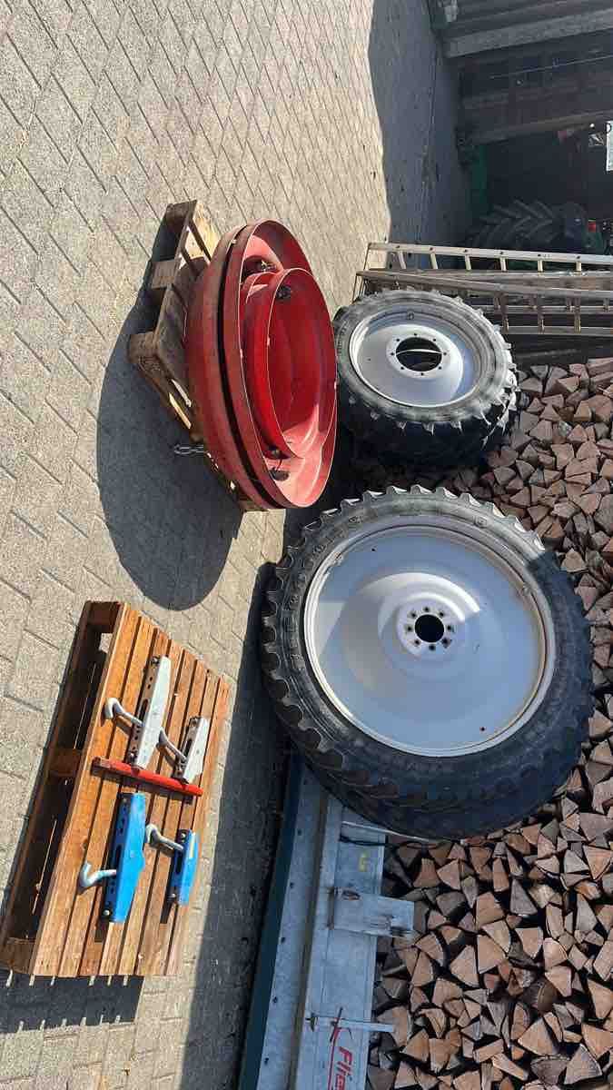 Firestone Pneumatici & Ruote complete: Traktor Räder mit Zubehör – Usato da Frauenfeld venduto da Hornusser26