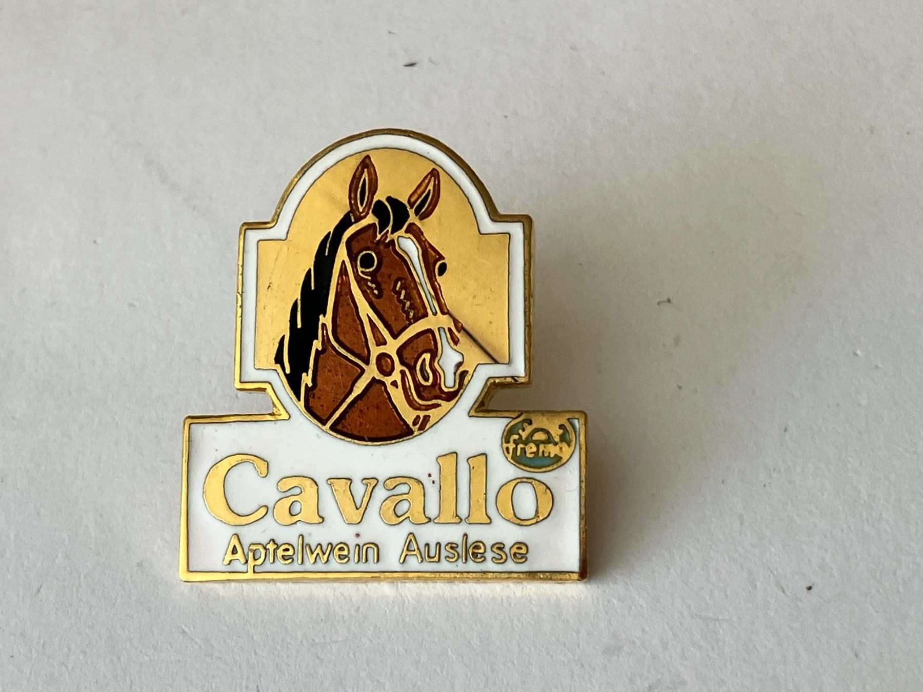Plaketten & Abzeichen: 1 Pin Cavallo Apfelwein – Gebraucht aus Basel von djwwpp