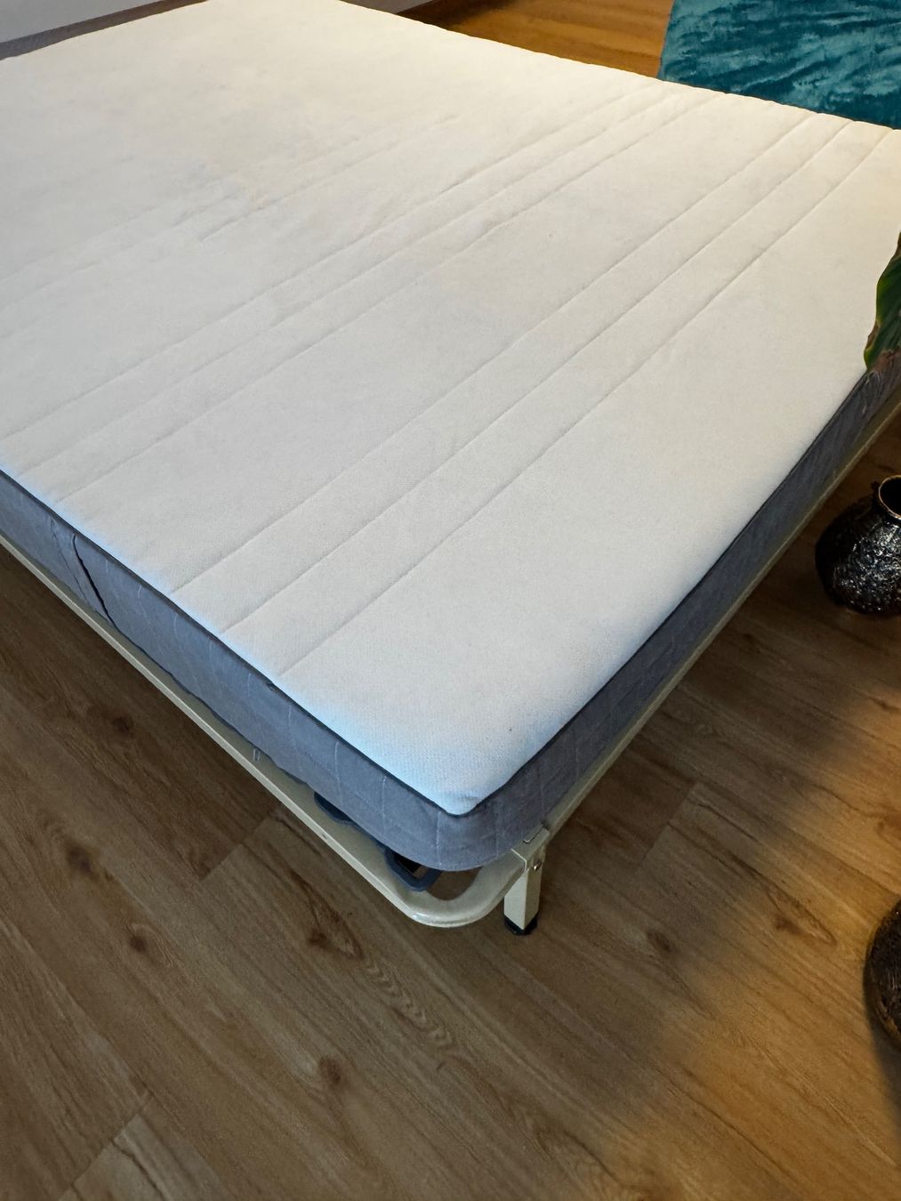 Letti: Mattress MORGEDAL 160 x 200.With Base – Usato da Wallisellen venduto da Corinne.- 1