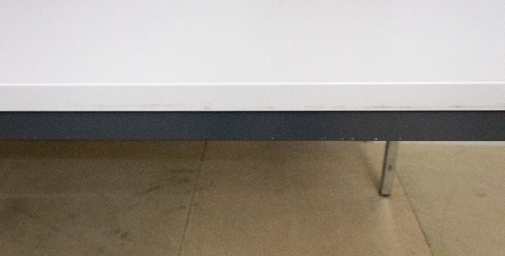Tische: Schlichter Tisch mit Chromstahl 180x80cm  – Gebraucht aus Zürich von talifurrer 3