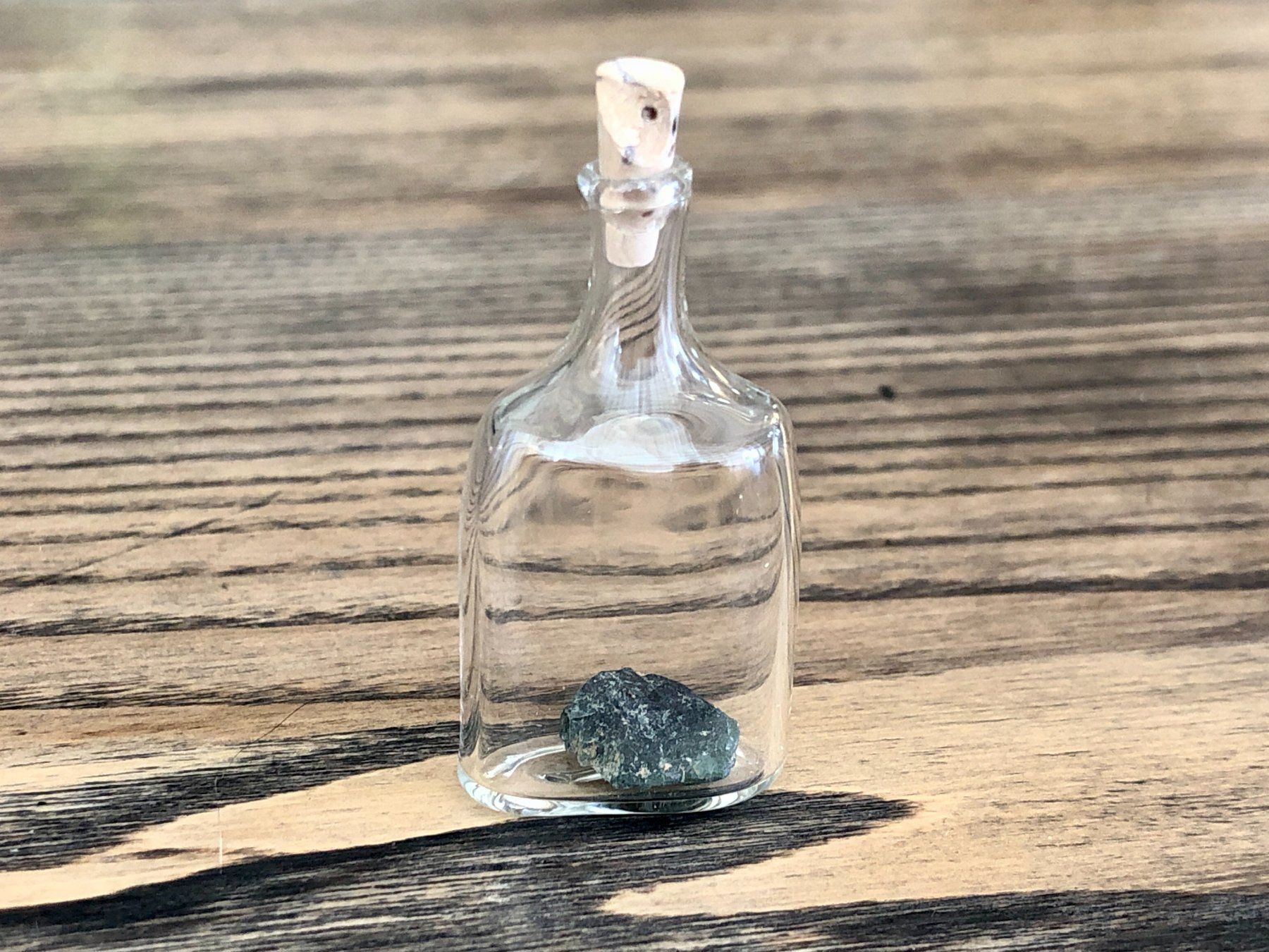 Altro in Stoviglie & Bicchieri: Vintage Glücksbringer Mini Flasche mit Glücksstein – Usato da Berg am Irchel venduto da Zweiti_Chance