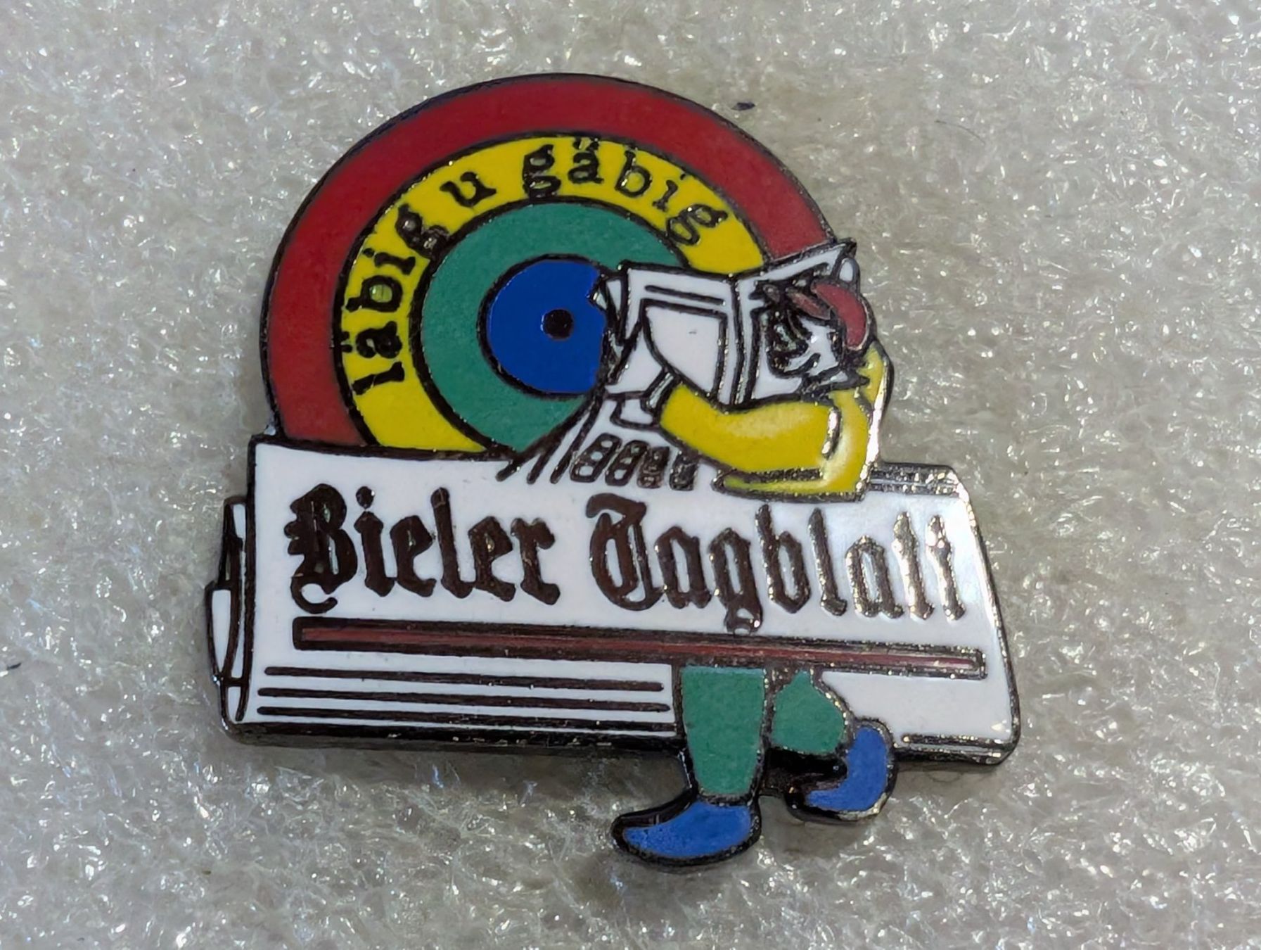 Placchette & Badge: Ansteckpin 152: Bieler Tagblatt – Usato da Oppligen venduto da Pin-Fall-Shop