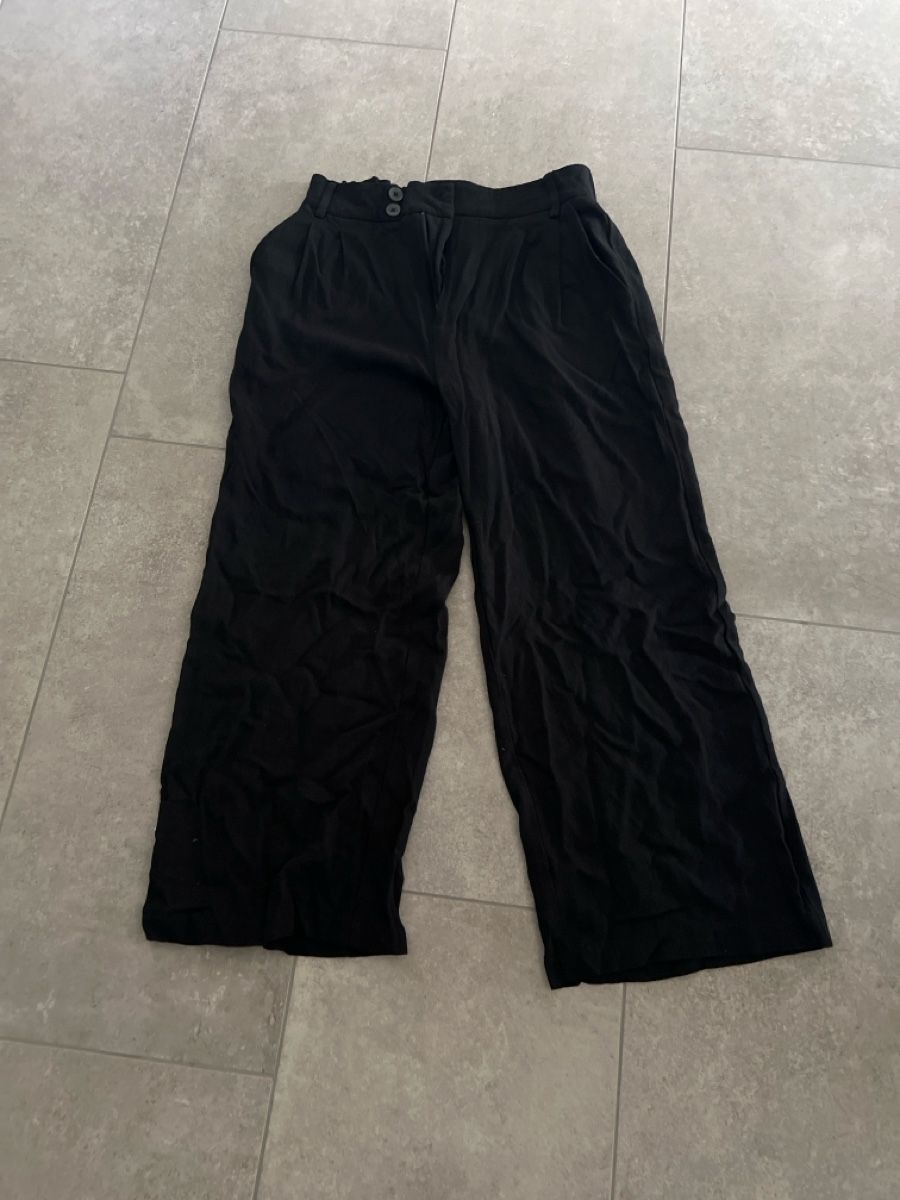 Stradivarius Pantaloni: Stradivarius weitgeschnittene Sommerhose Gr. 38 – Nuovo (secondo la descrizione) da Sarmenstorf venduto da carm021