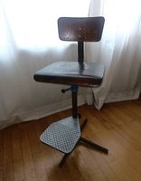 Vintage Werkstattstuhl / Industriestuhl mit Fussstütze