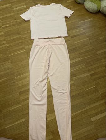Ensemble de sport rose taille S neuf