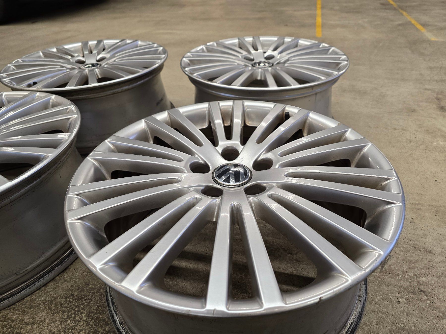 Volkswagen Cerchioni: VW Golf 5 R32 Original Felgen – Usato da Lauerz venduto da Golfgtig60 1