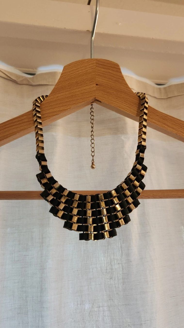 Ketten: Statement-Kette Gold/Schwarz – Gebraucht aus Zürich von syl_bhd2