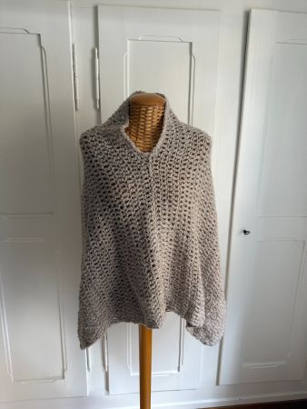 Strickponcho Cape beige