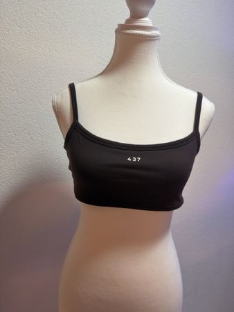 Schwarzes 437 Crop Top, Grösse M - Sommer Must-Have!