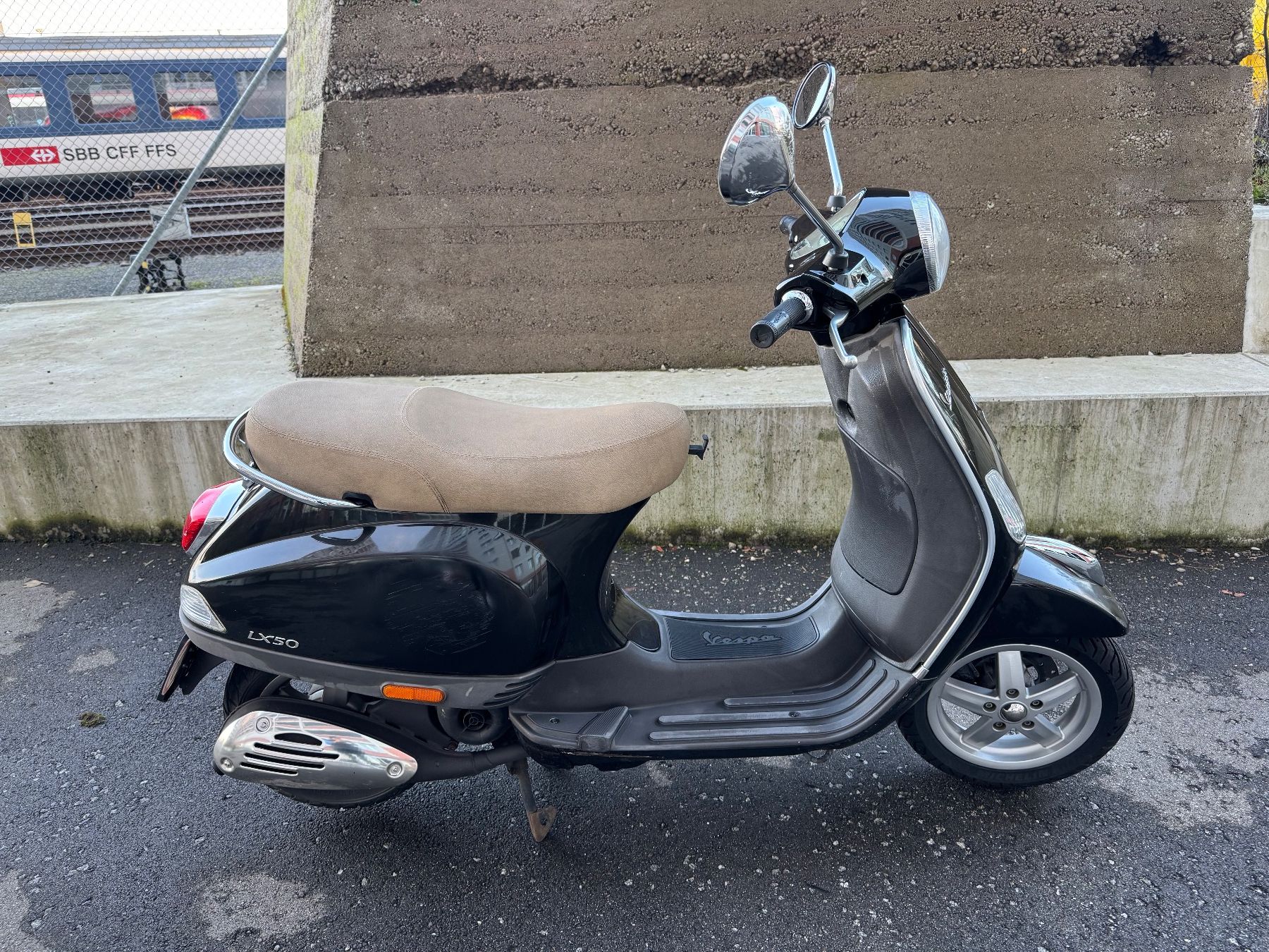 Piaggio Altro: PIAGGIO Vespa LX2 50 – Usato da Zürich venduto da mel_6080
