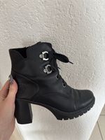 Bottines noires Rieker, taille 39