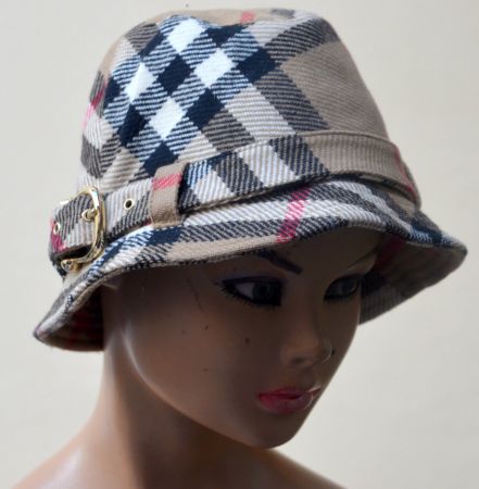 Burberry Hut / chapeau  M