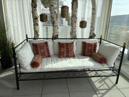 Metallbett/Sofa inklusive Kissen 