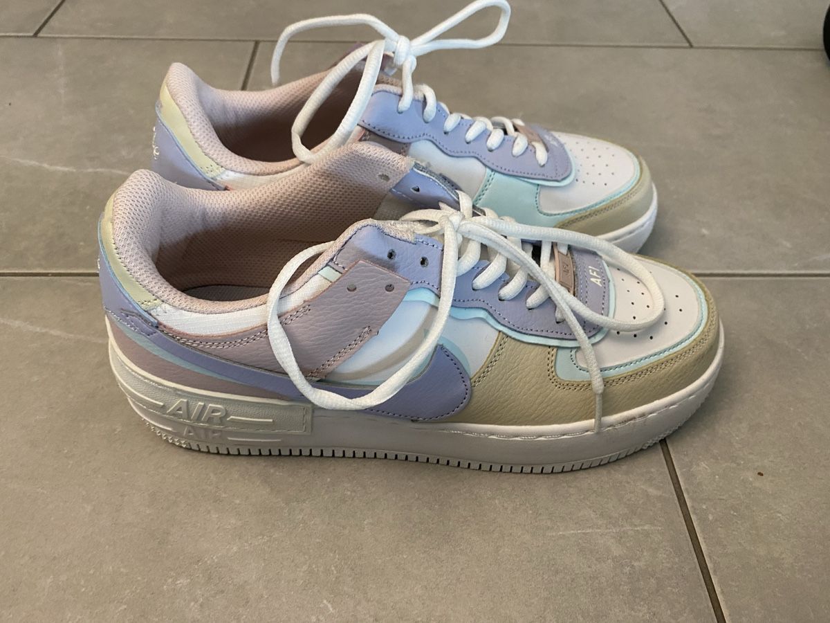 Nike Scarpe da donna: Nike Air Force One Damenschuhe farbig, Grösse 41 – Nuovo (secondo la descrizione) da Hünenberg See venduto da lar_9zjk 4