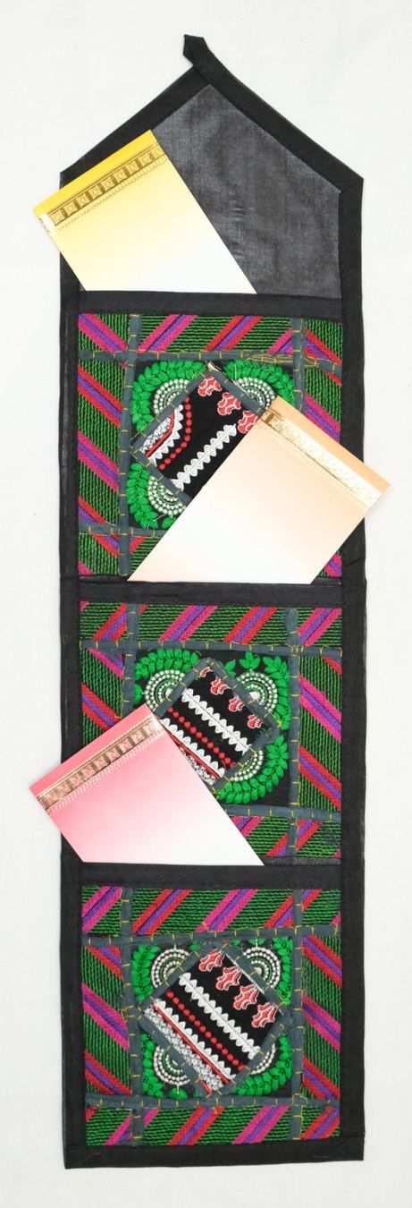 Tutte le decorazioni: Patchwork Wandbehang mit 3 Fächern dekorativer Organizer – Nuovo (secondo la descrizione) da Zürich venduto da Masala-Oase