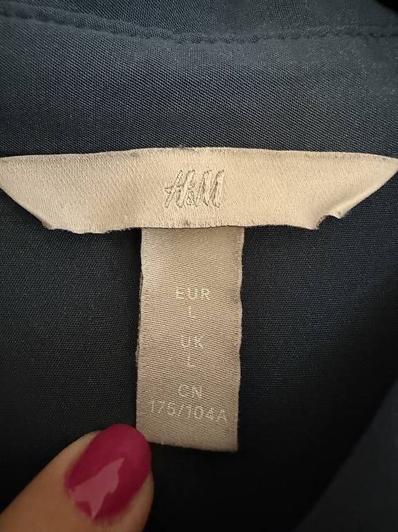 Camicette: Dunkelblaue H&M Bluse – Usato da Rorschach venduto da Tara234 2