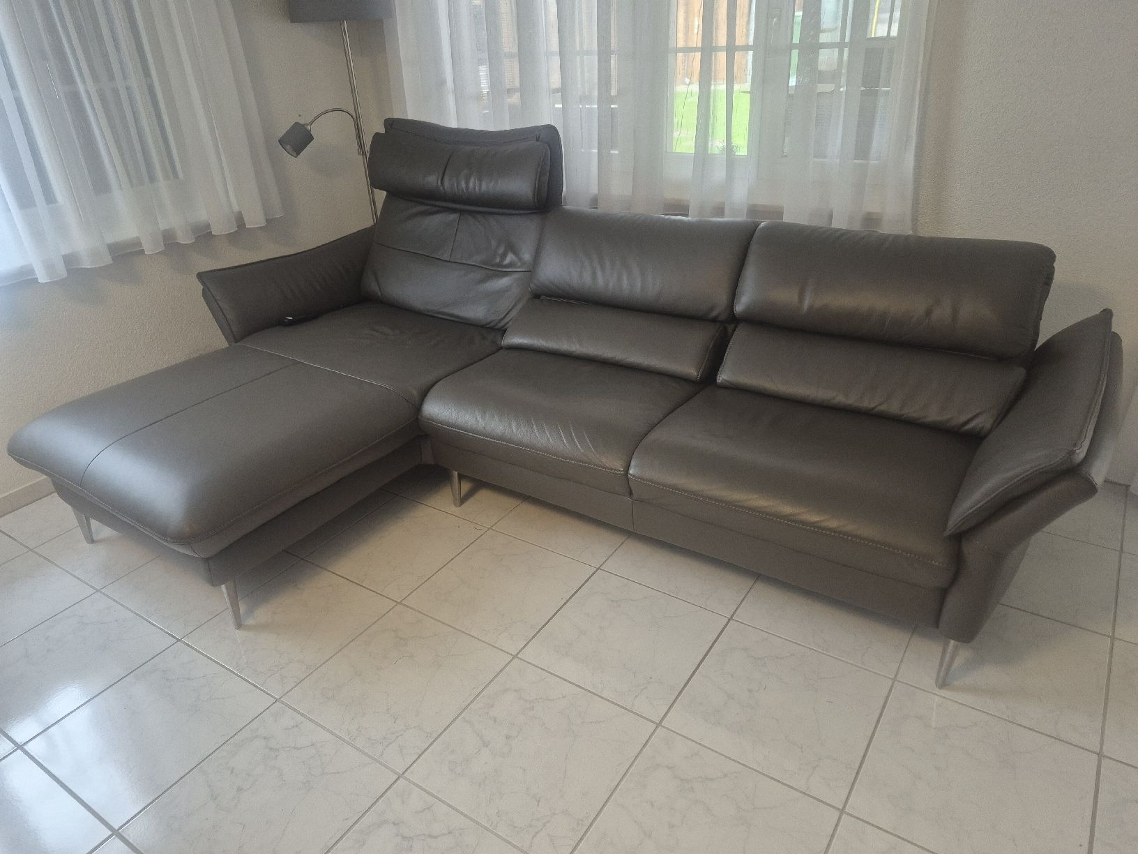 Sofas: Ecksofa Echtleder  inkl. Motorfunktion super Zustand – Neu (gemäss Beschreibung) aus Schleinikon von Loewe44
