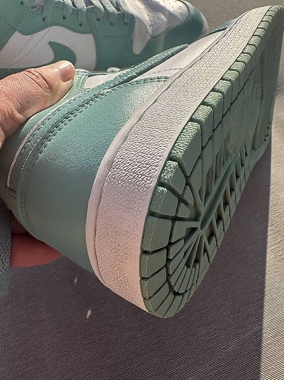 Scarpe da uomo: Air Jordan 1 Mid, Gr. 40.5 – Usato da Thayngen venduto da xelera 1