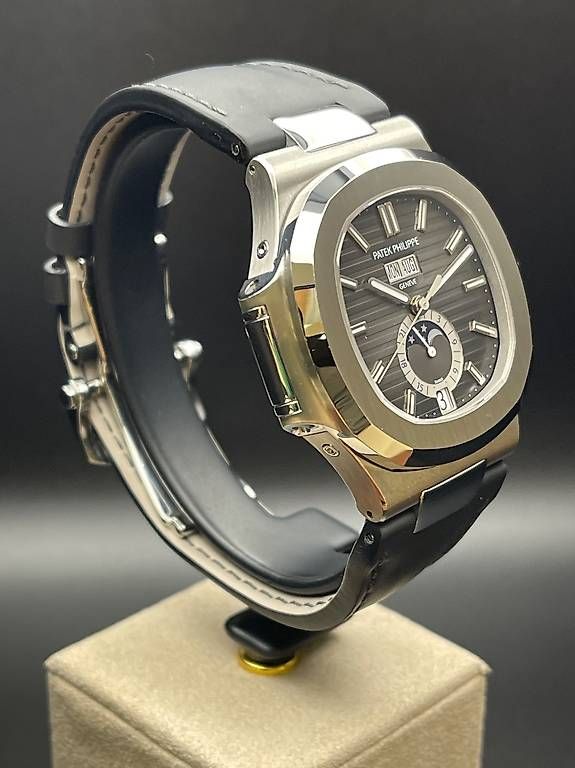 Patek Philippe Montres: Patek Philippe Nautilus Ref. 5726A-001 Year 2011 – D'occasion à Lugano par luganotopwatches 2