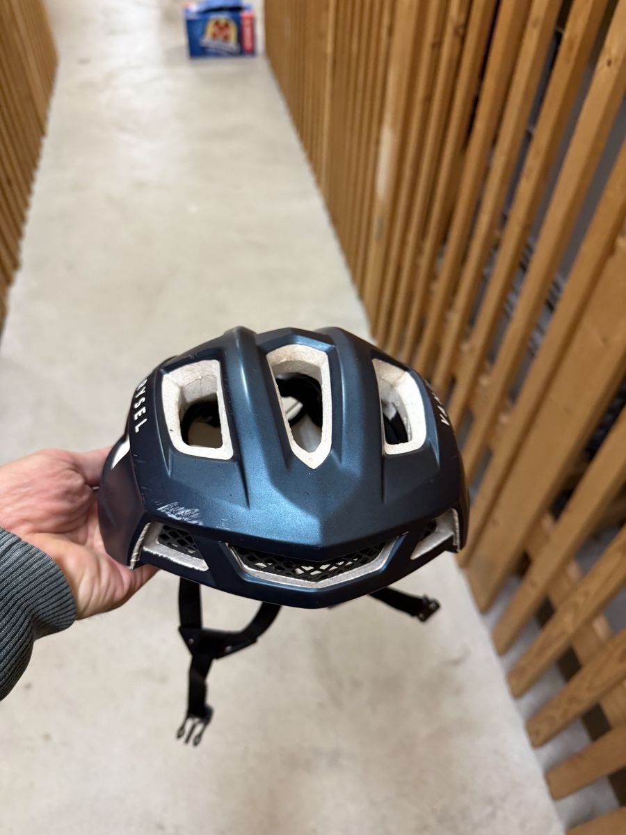 Van Rysel Caschi: Casco Van Rysel - Decathlon – Usato da Dübendorf venduto da stoiran 2