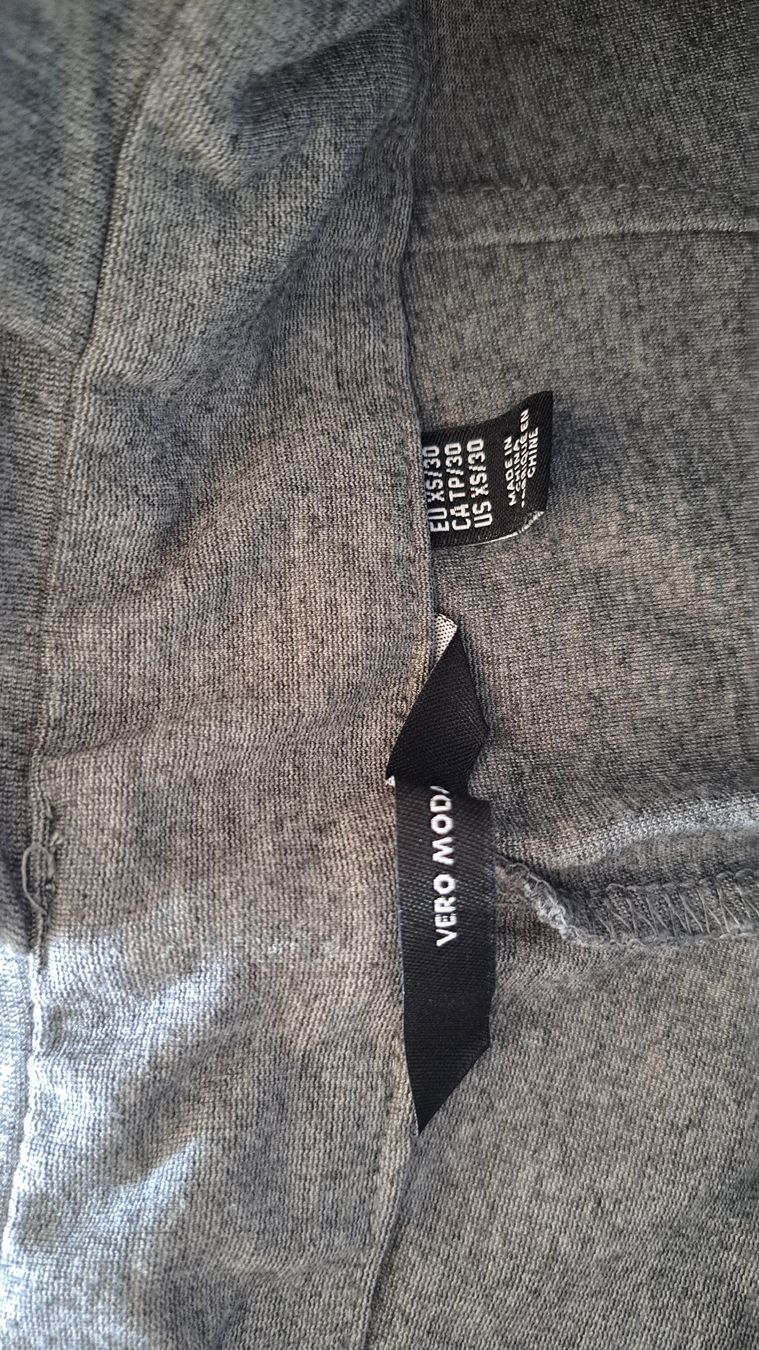 Vero Moda Hosen: Stoffhose mit Bindegürtel Vero Moda Grau – Gebraucht aus Seengen von ja6_65wp 3