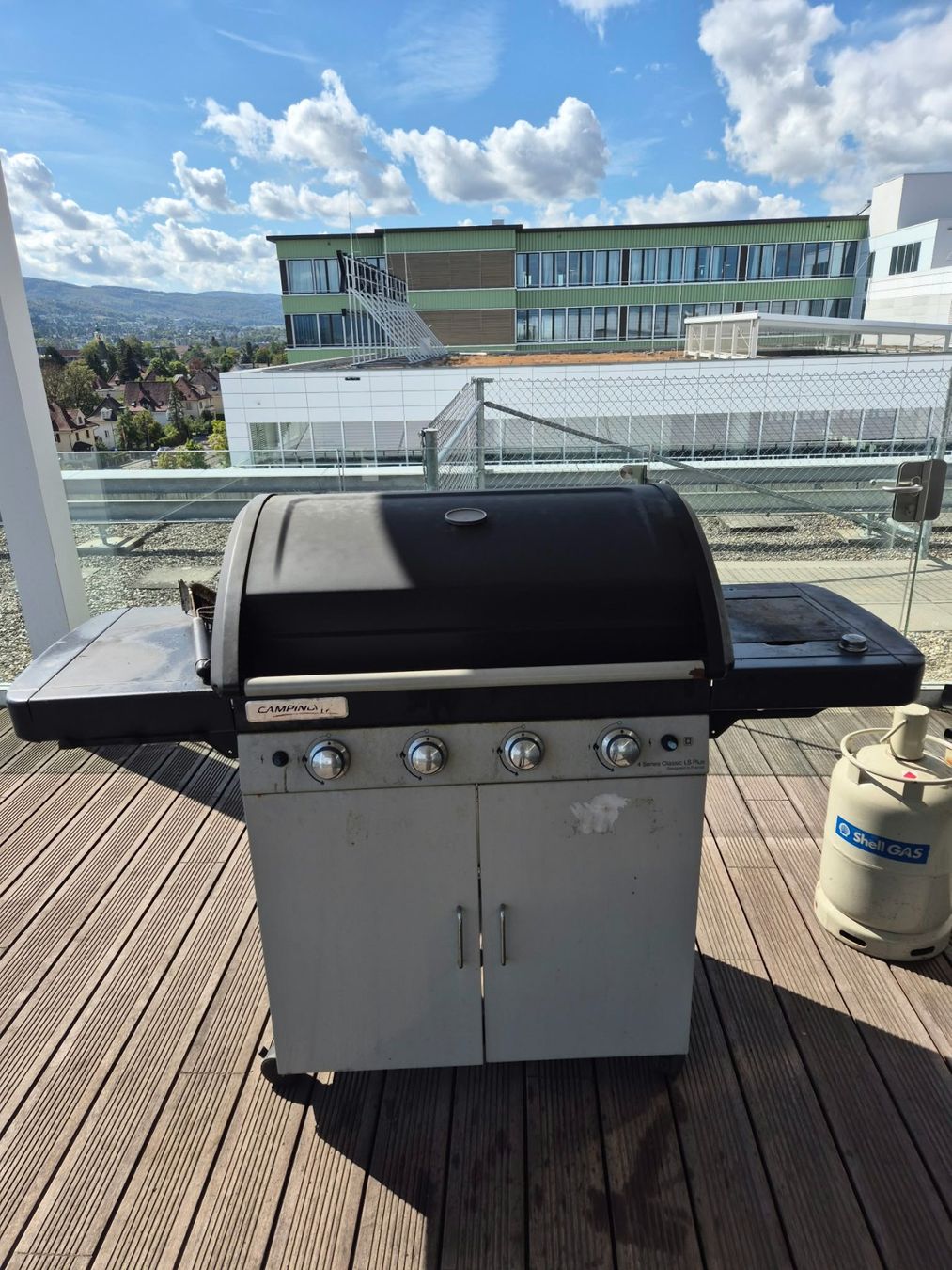 Campingaz Grills: Campinga Gasgrill 4 Series – Gebraucht aus Münchenstein von han_h2xt