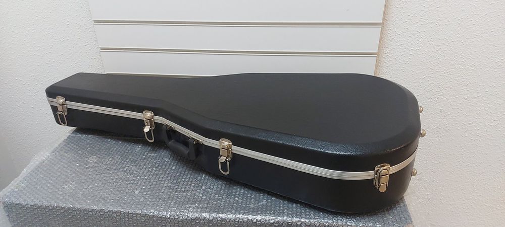 MARTIN LX-Gitarrenkoffer – Geformt, Hartschalig, Schwarz Mit Grünem Samtfutter, Für Martin-Gitarren 000 Bis 14 Bünde