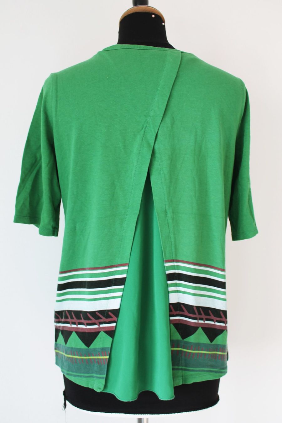 Desigual T-shirt: T-Shirt DESIGUAL taille M – Usato da Chez-le-Bart venduto da jasse 1