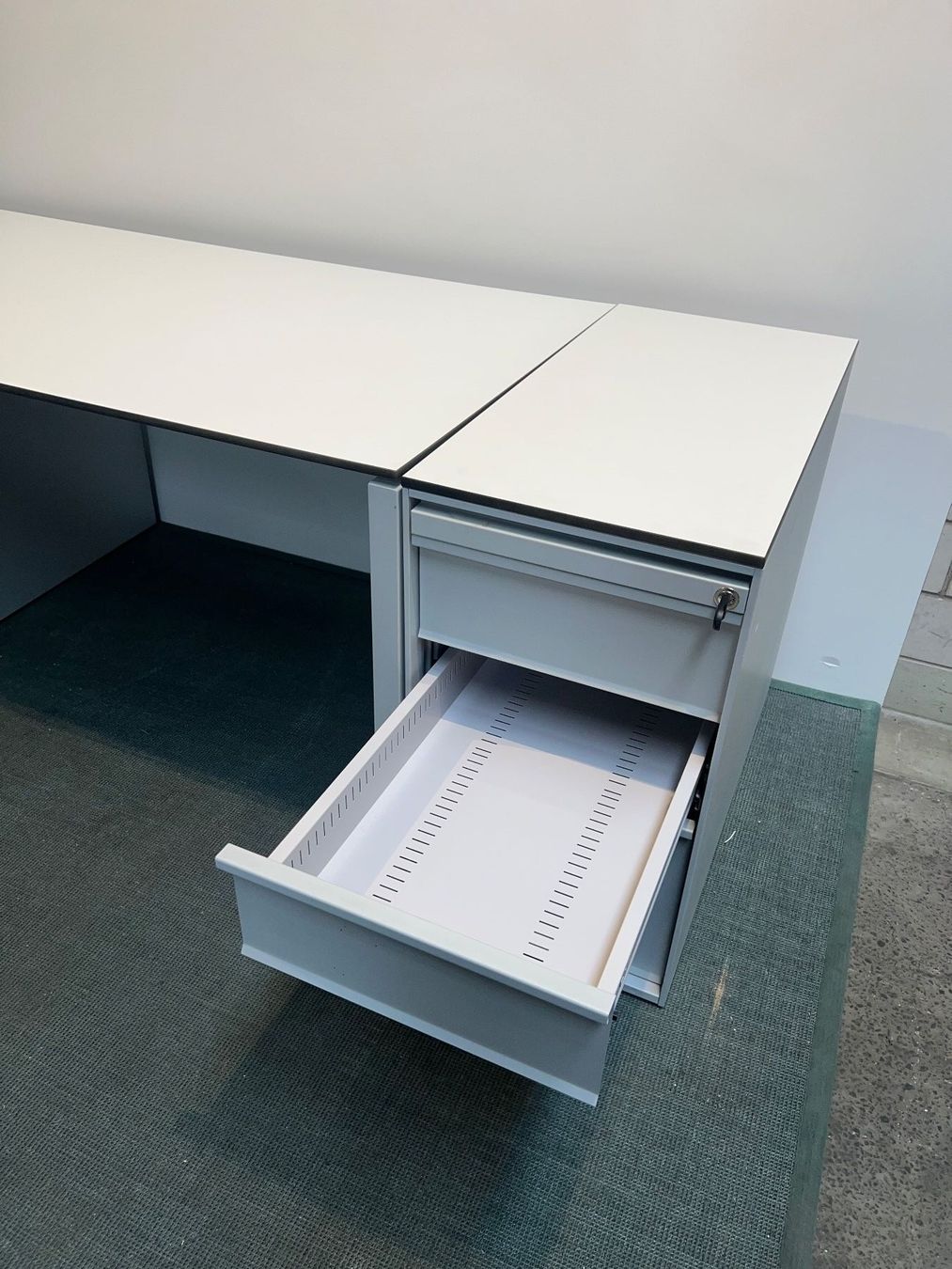 Lista Scrivanie: Arbeitsplatz-Set von Lista Office LO – Usato da Wangen an der Aare venduto da TBYN 3