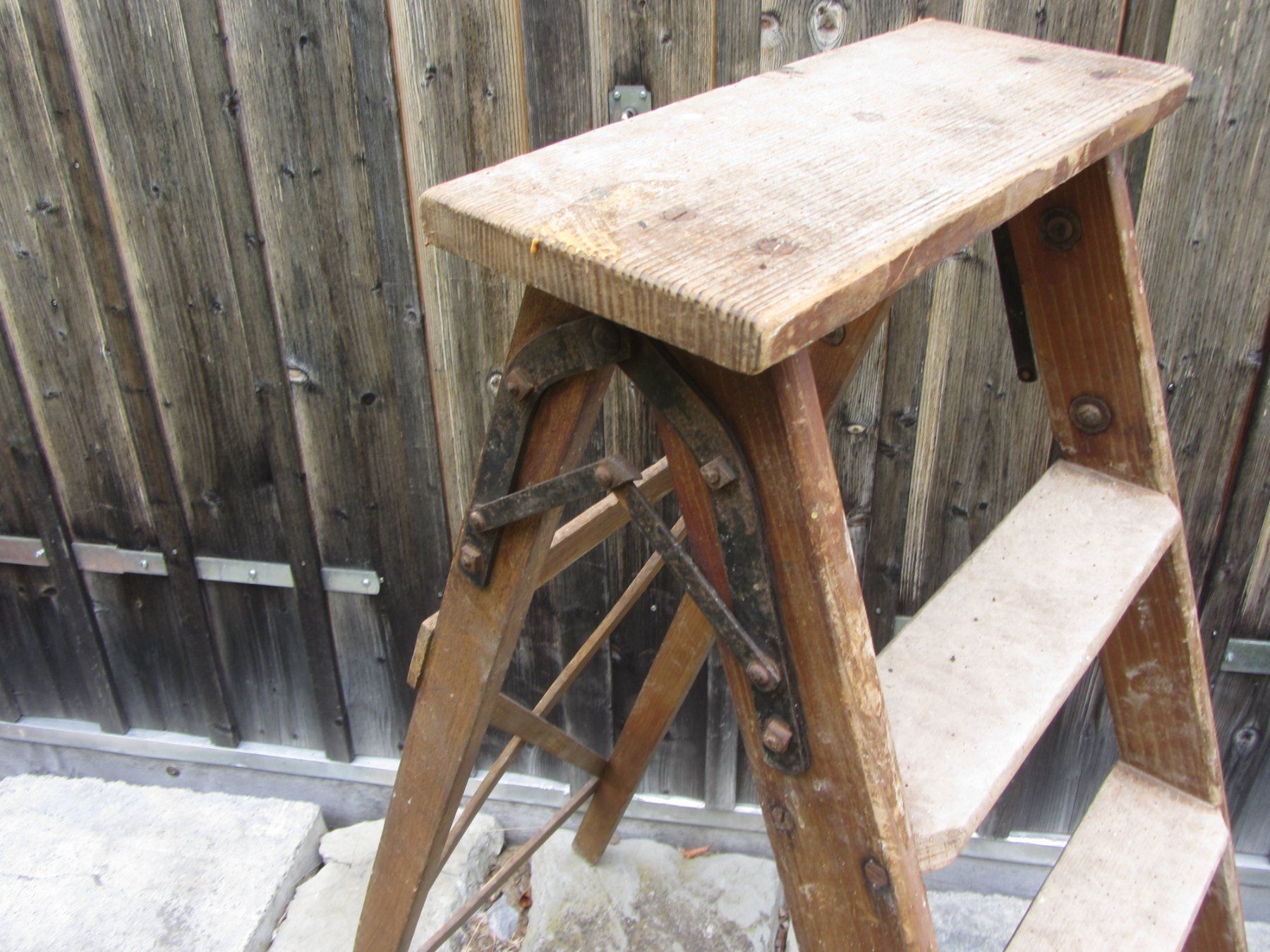 Echelles: Antike Holzbockleiter – D'occasion à Wolfhalden par Quiria68 1