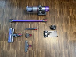 Dyson V11 Akku-Sauger m Neuen Akku u Filterguter Zustand!!