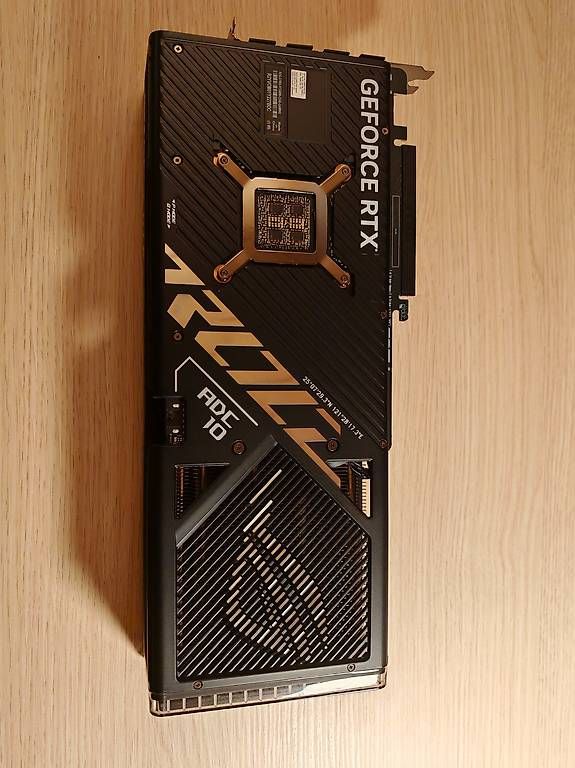 Schede grafiche: ASUS STRIX RTX 4090 OC – Usato da Hefenhofen venduto da Radeon-01 1