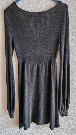 Tunique H&M grise, taille S, en bon état.