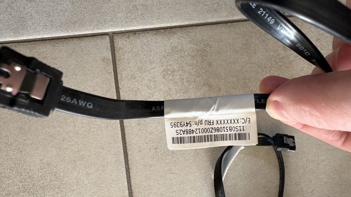 Cavi: Câbles d'alimentation et SATA – Usato da La Magne venduto da materielavendre 1