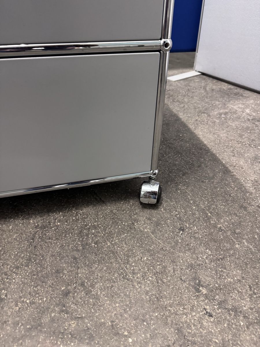 USM Banconi: USM Haller Sideboard/Rollcontainer mit 2 Schubladen – Usato da Bern venduto da samryan 1