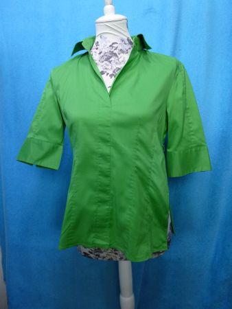 BOSS DESIGNER BLUSE GRÜN GR S RV RECHTS UND LINKS TAILLE
