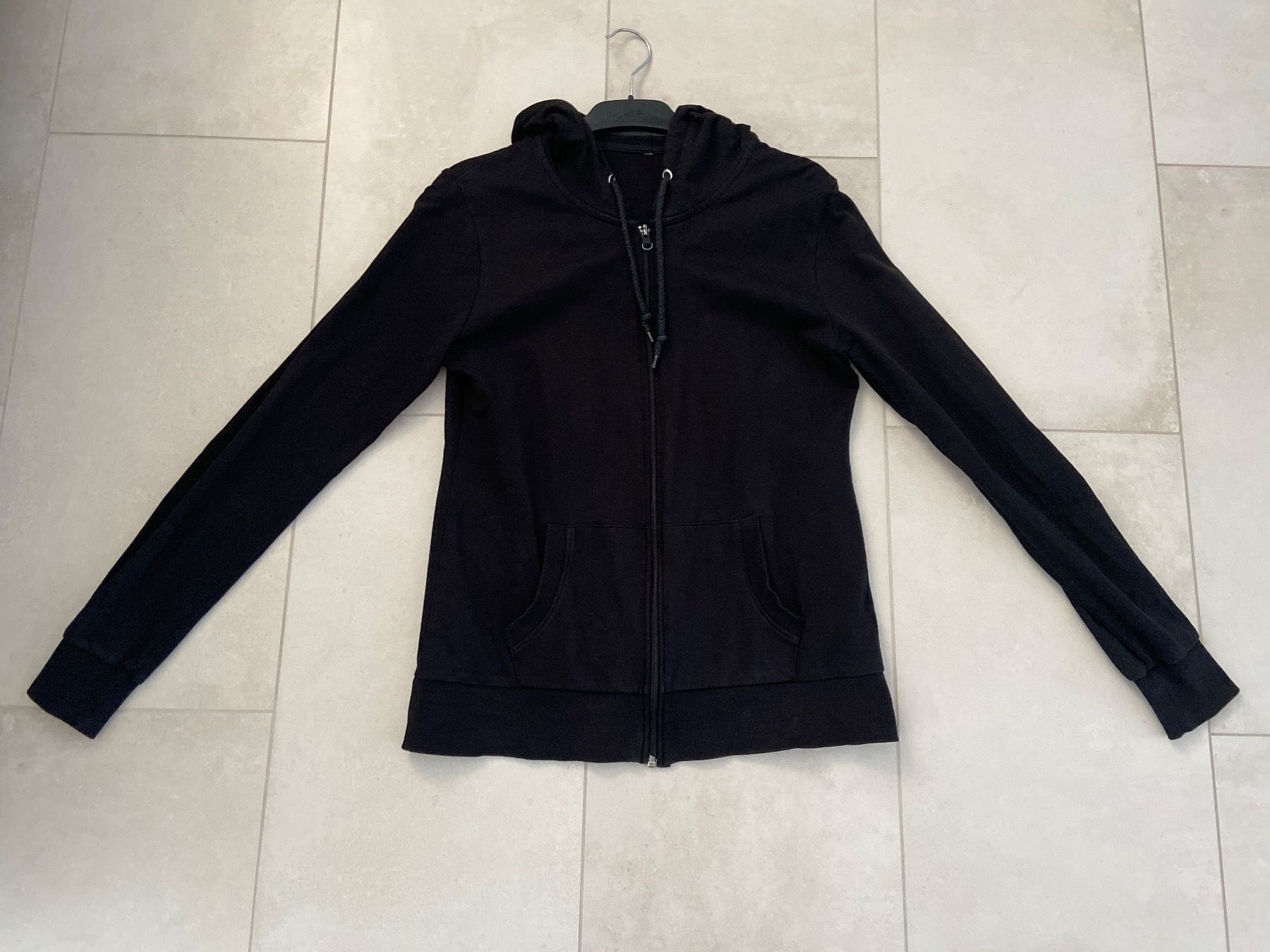 Giacche: Damen Hoodie schwarz – Usato da Zug venduto da Hehe