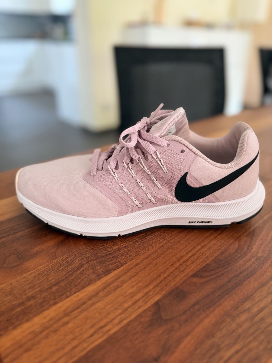 Nike Chaussures femmes: Nike Run Swift Damen  – D'occasion à Buchs AG par Lodano74
