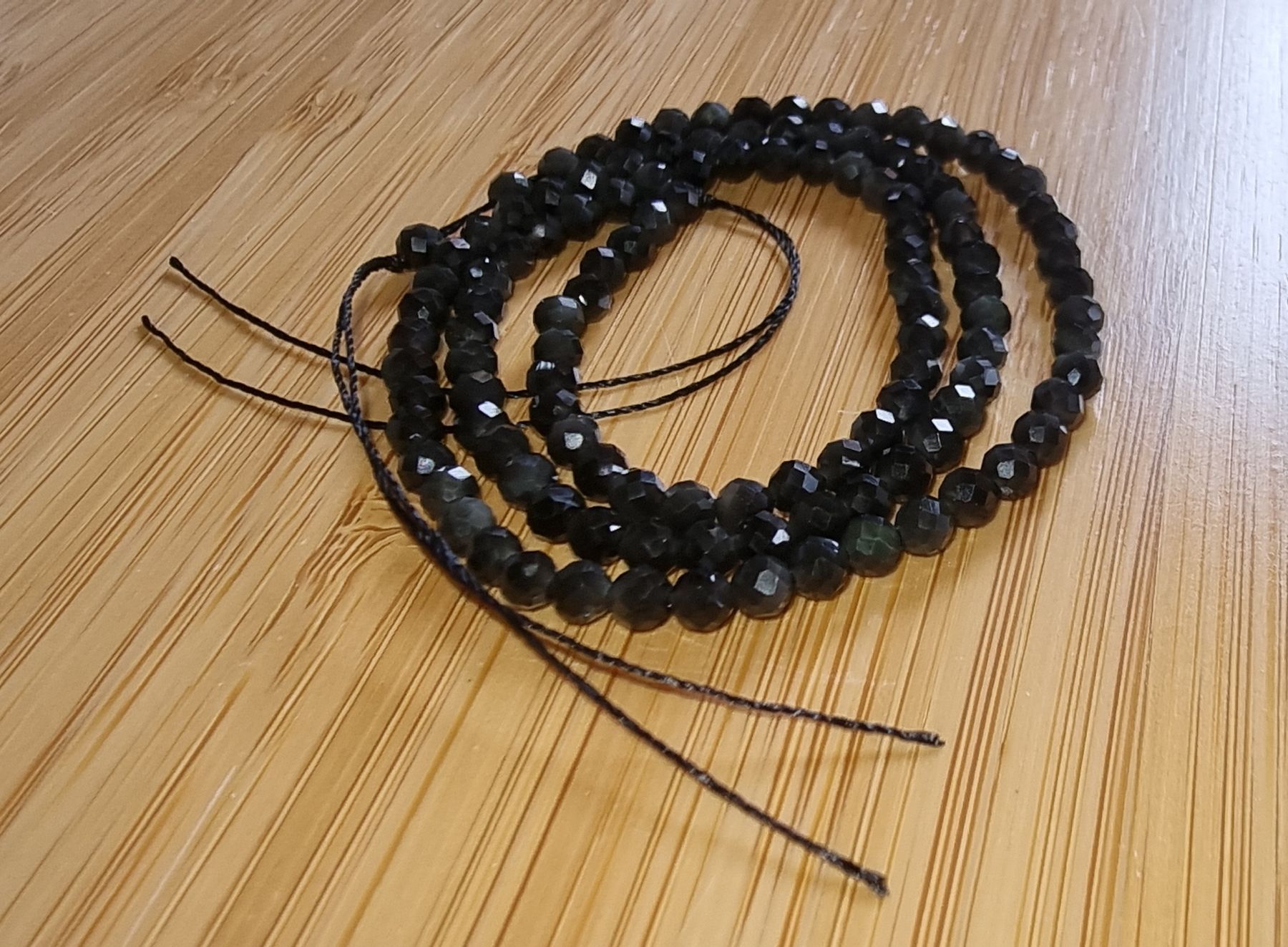 Minerali & Pietre curative: Obsidian facettiert 3mm. Strang – Nuovo e nell'imballaggio originale da Menziken venduto da Mirager 2