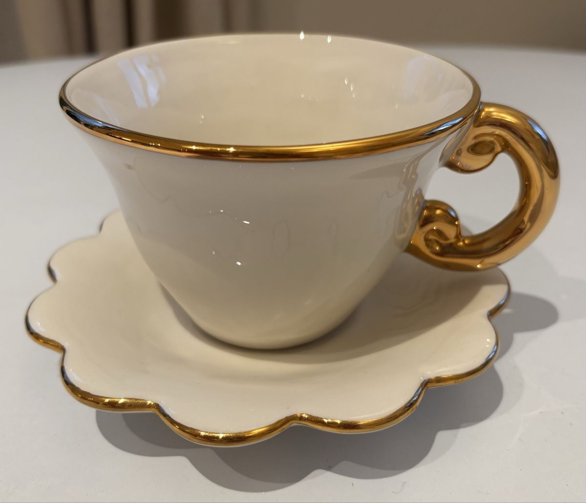 Ines Boesch & Co. Tazze: Wunderschöne Tasse von Ines Boesch – Usato da Erlenbach ZH venduto da itemstobepruchased