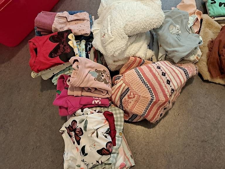 Lotti & Set di vestiti: Mädchenkleider von 68 bis 80 – Usato da Kloten venduto da manuelaschuler05 2