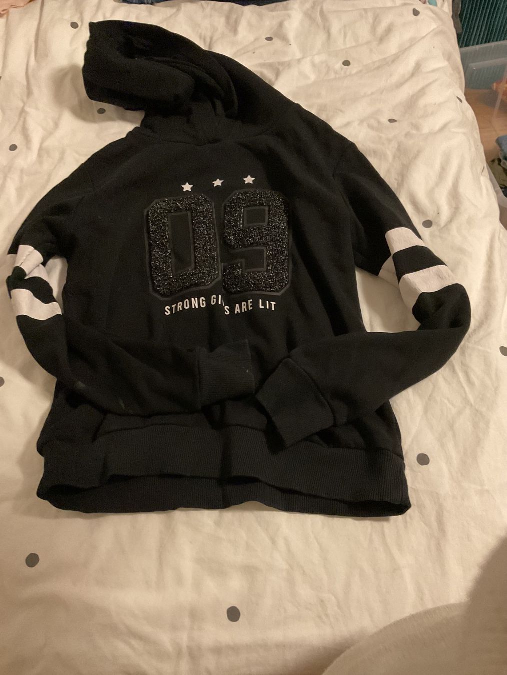 C&A Pullover & Sweatshirts: Schwarzer Mädchen Pullover – Gebraucht aus Pfeffingen von Marc4148