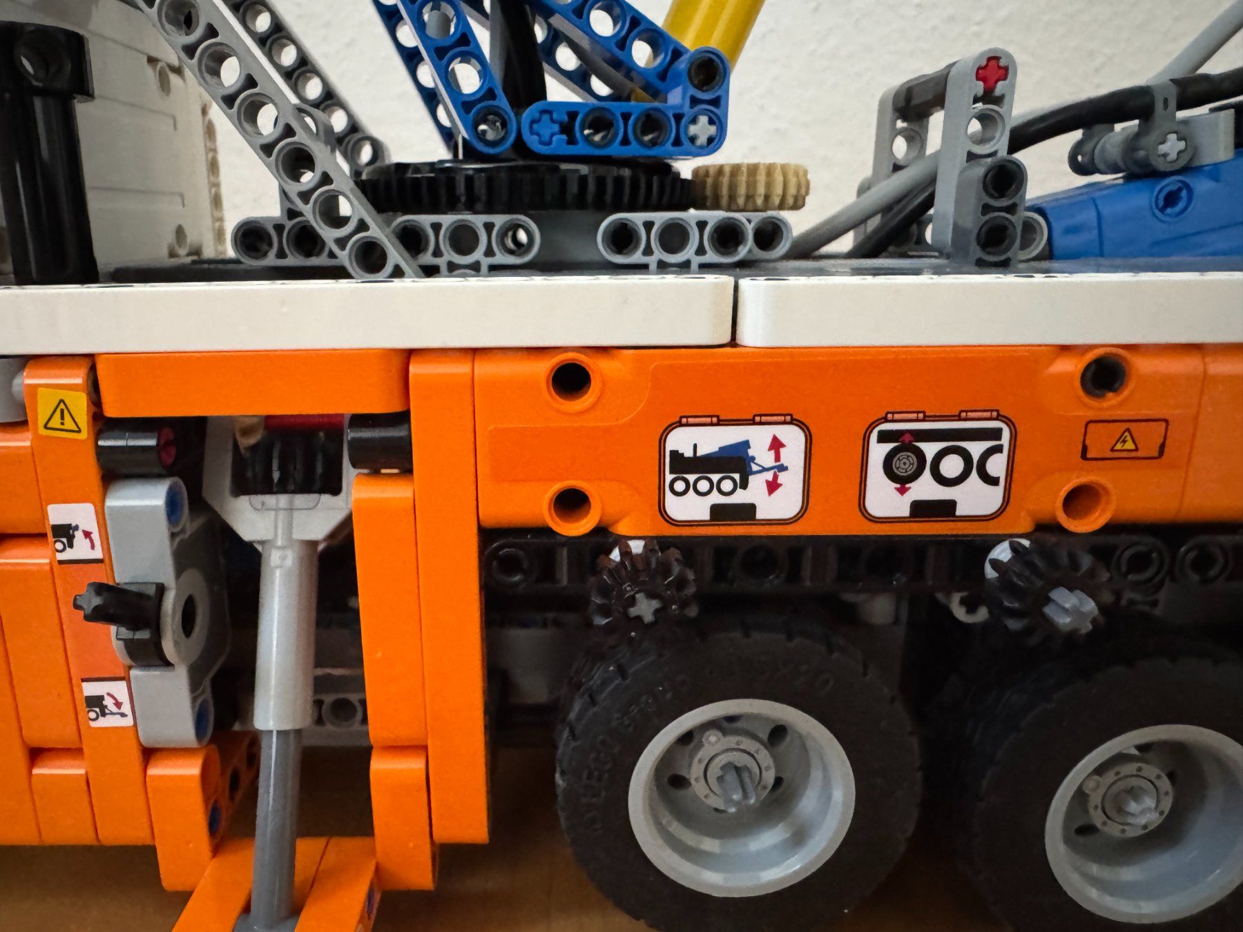 Lego Kit di costruzioni: LEGO Technic 42128 Schwerlast-Abschleppwagen – Usato da Nänikon venduto da 8610pb 6