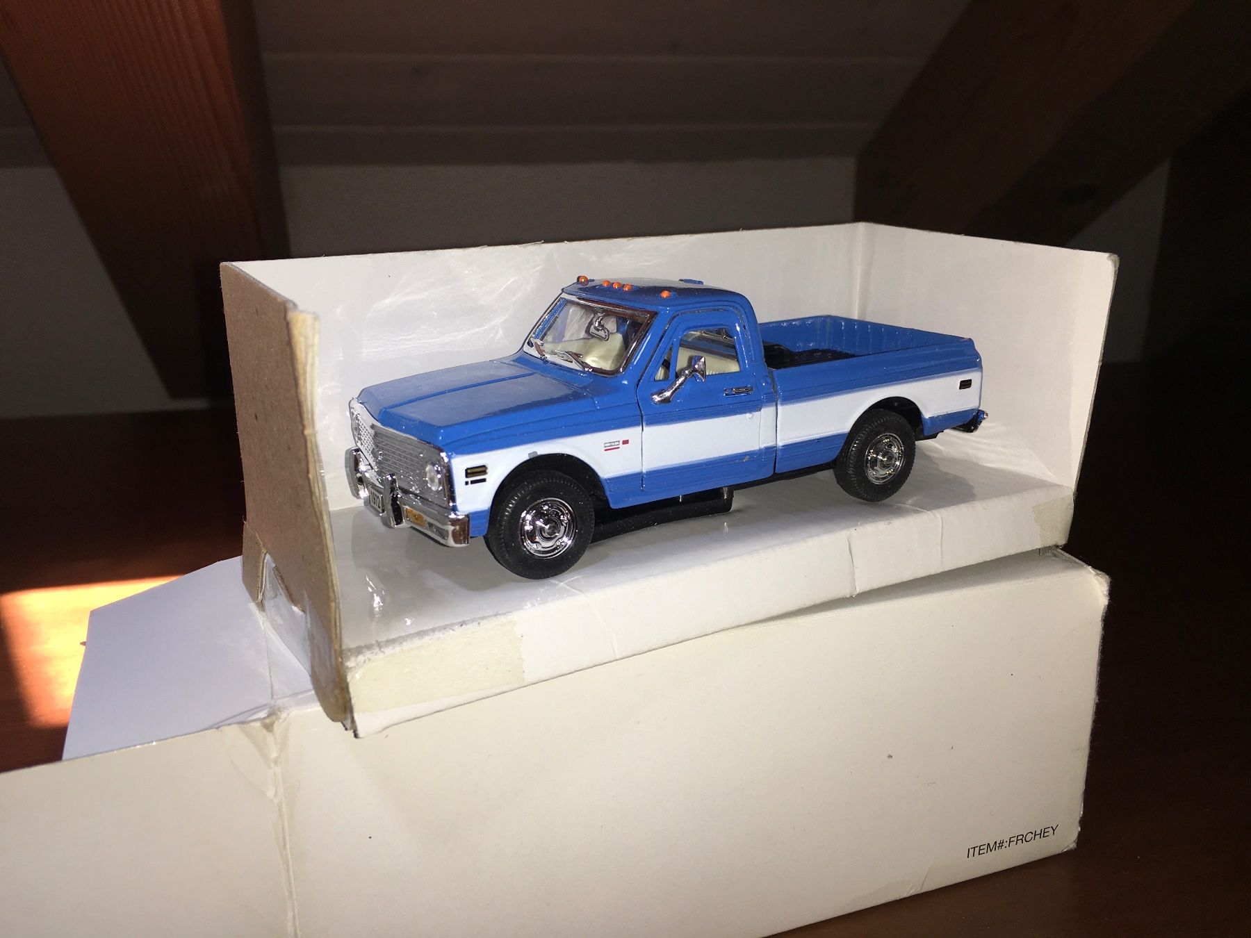 Chevrolet Modellini d'auto: Chevrolet Cheyenne Pickup - 1/32 – Nuovo (secondo la descrizione) da Wohlen AG venduto da PrivatSammlung