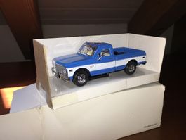 Chevrolet Cheyenne Pickup - 1/32