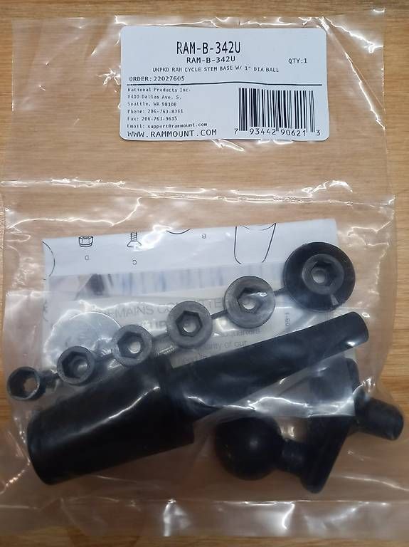 Staffe: Ram Mount Basis Satz mit 1" Kugel Handyhalter Motorrad – Nuovo e nell'imballaggio originale da Belp venduto da hondacbr900