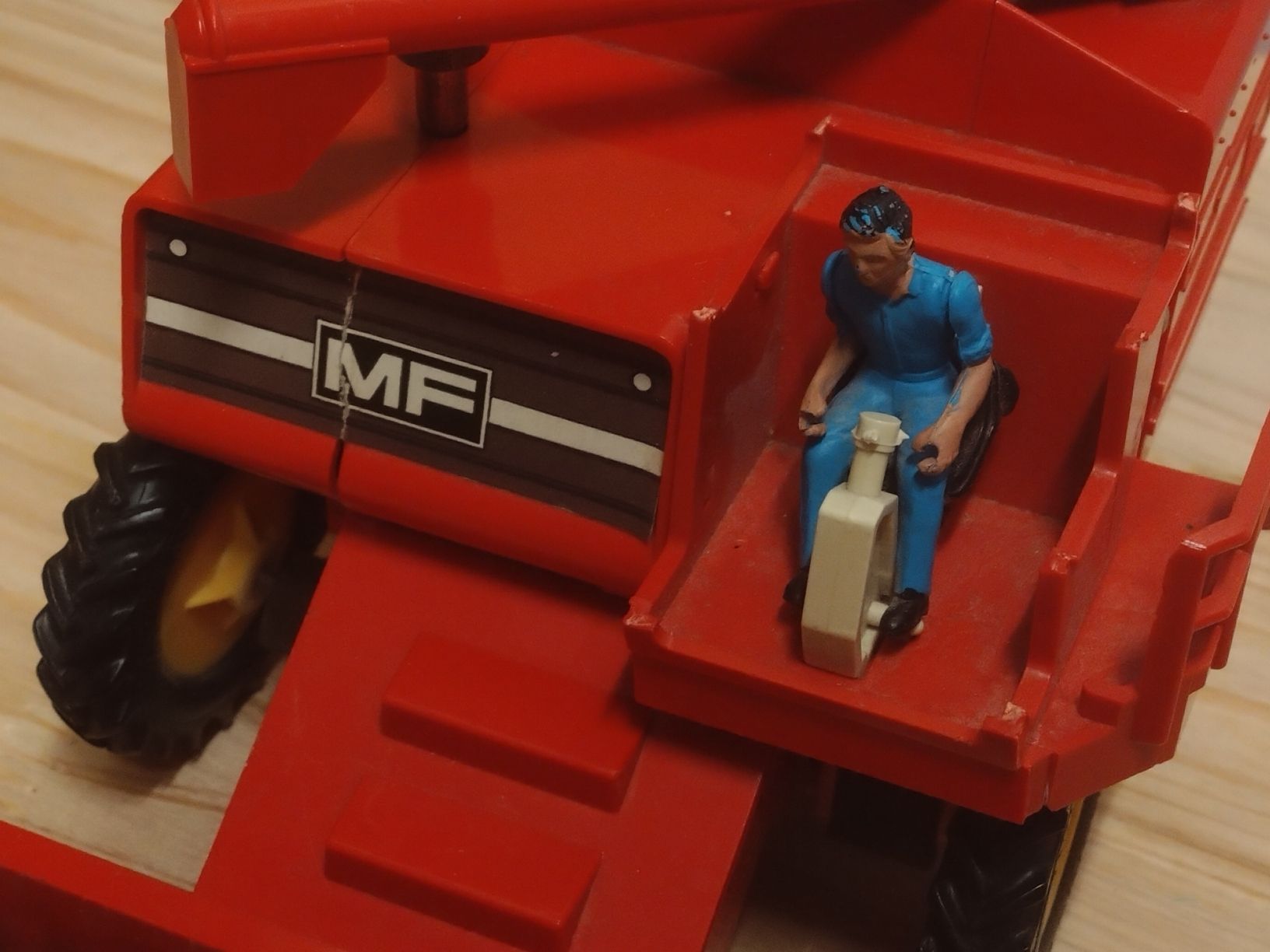 Britains Kit di modellismo & Modellini statici: Moissonneuse-batteuse Massey Ferguson Britains LTD 1970's – Usato da Farvagny-le-Grand venduto da LaCaverne 9