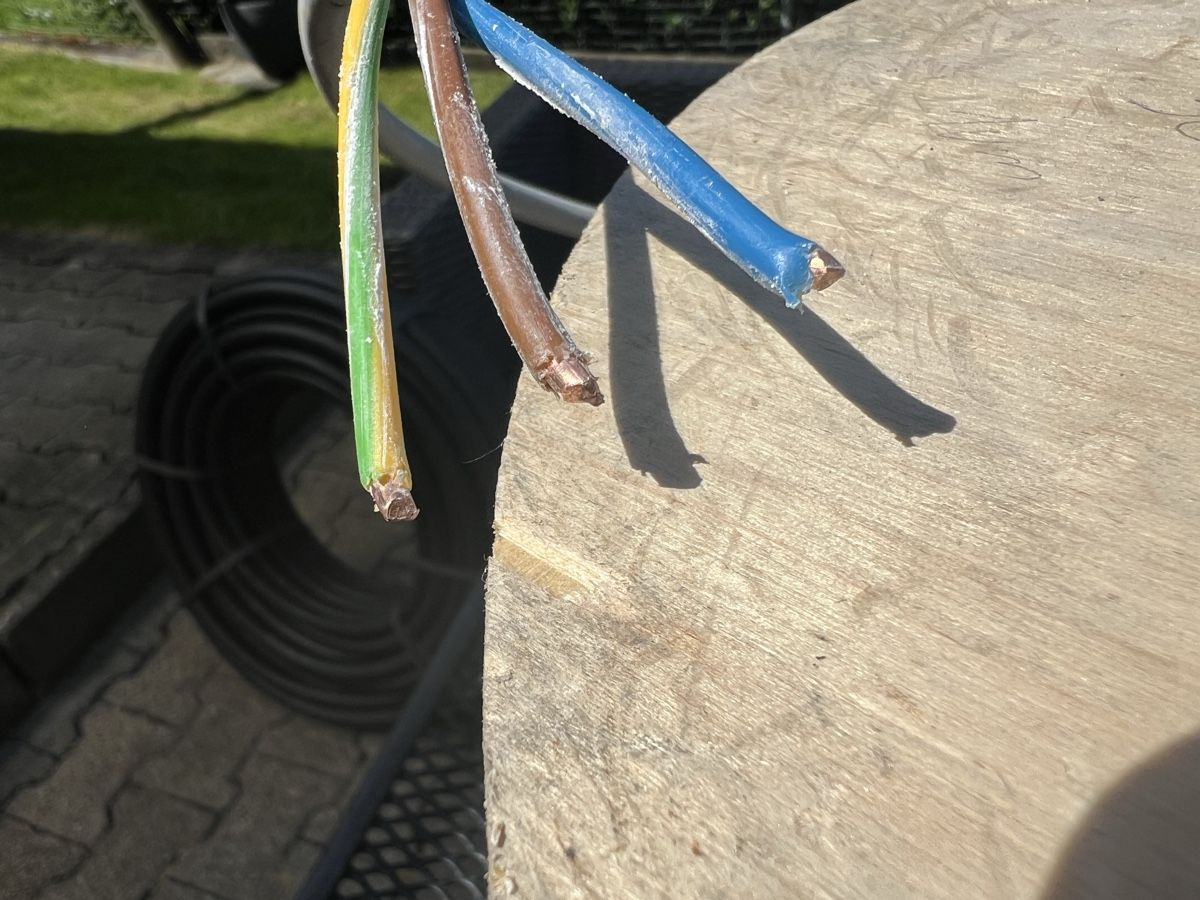 Fiches d'alim.: Elektroartikel Elektobedarf Installation Handwerker – Neuf (Voir description) à Halden par Satellite 6