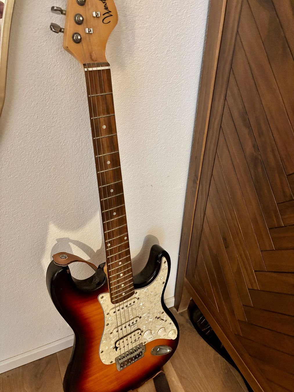 Instruments de musique: Westone E-Gitarre inkl. Ständer – D'occasion à Inwil par Seli_Schnellfuss 1