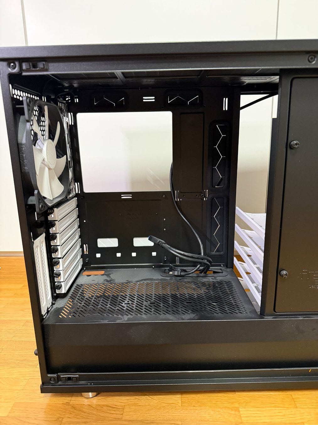 Fractal Boîtiers: Fractal Design Define R6 PC-Gehäuse Schwarz – D'occasion à Uetikon am See par 27euler18 3